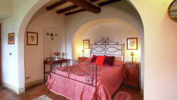 House | 2 bedrooms, individually furnished, bed sheets