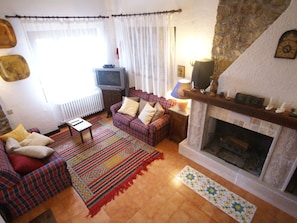 House | Living room | Fireplace, MP3 dock