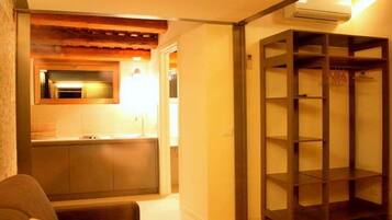 House | 1 bedroom, individually furnished, bed sheets