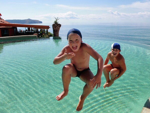 Apartment | Pool | Outdoor pool