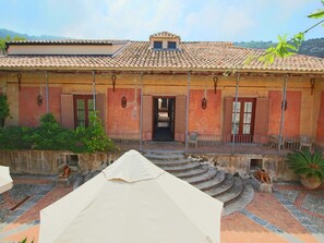 Apartment | Exterior - Spacious Mansion in Parghelia near Sea (Parghelia)