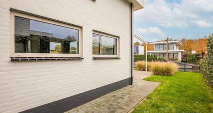 Modern Villa with Large Garden by the Water with Hot Tub & Infrared Sauna