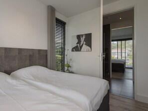 Hus | 3 soverom, individuelt innredet, strykejern/-brett og sengetøy