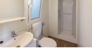 Stacaravan | Badkamer | Een douche