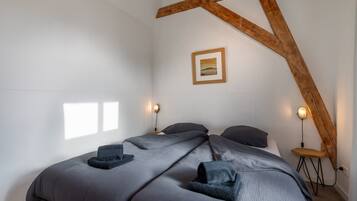 2 habitaciones, muebles diferentes y ropa de cama