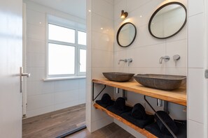 Apartment | Bathroom