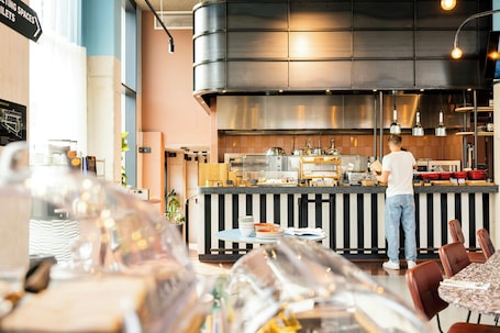 Daily buffet breakfast for a fee. The Social Hub Delft