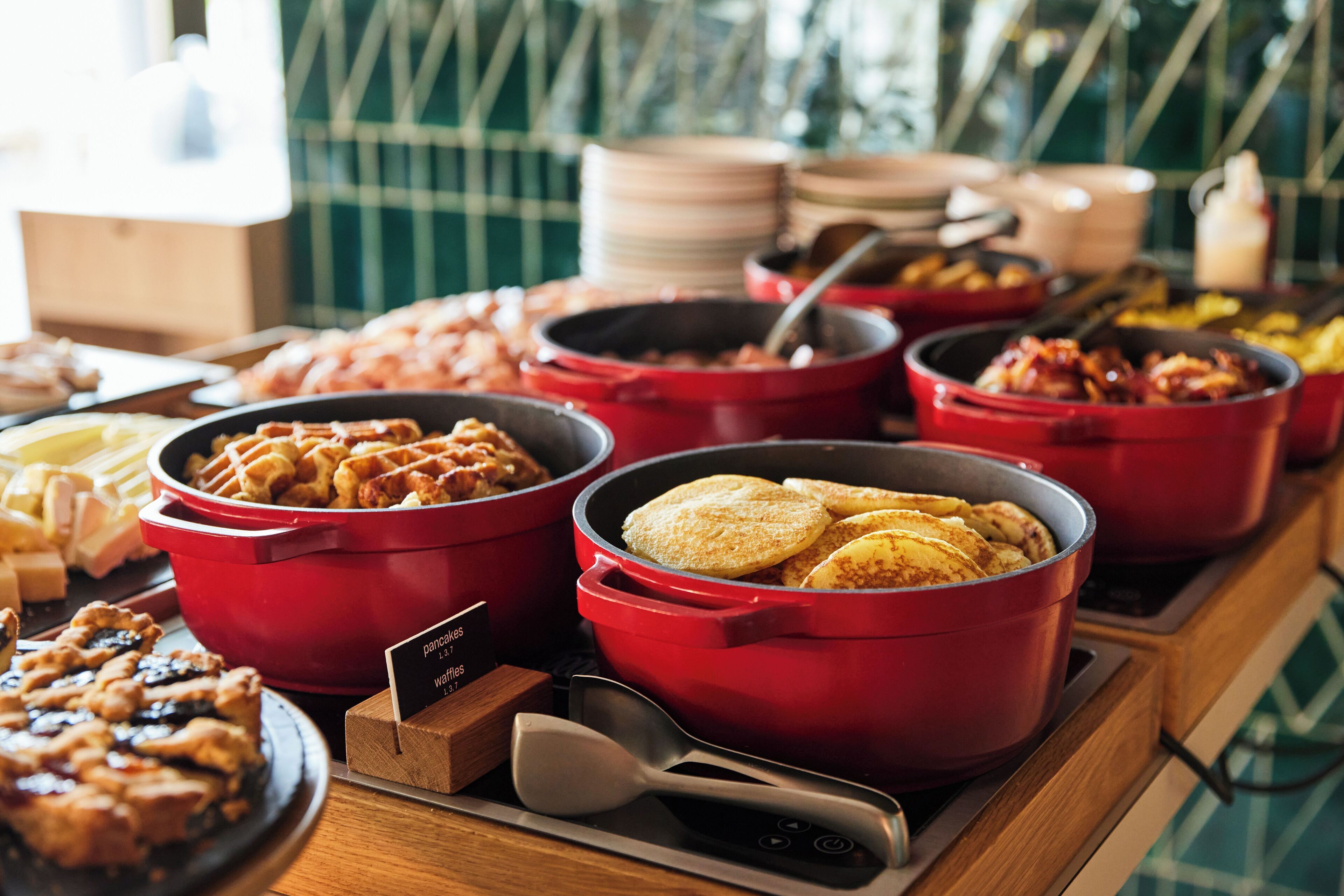 Daily buffet breakfast (EUR 17.5 per person)