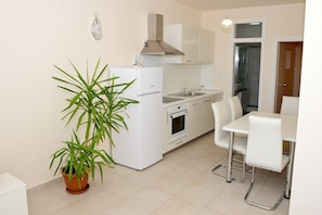 Apartment | Dining