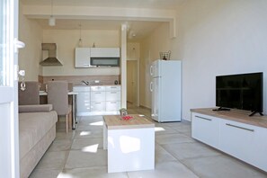 Apartment | Private kitchen - Apartment in Ljubac Near the Sea (Razanac)
