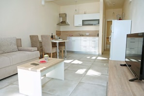 Apartment | Living room - Apartment in Ljubac Near the Sea (Razanac)