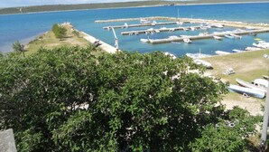 A marina with boats docked, surrounded by greenery and a clear view of the water. - Apartment in Ljubac Near the Sea (Razanac)