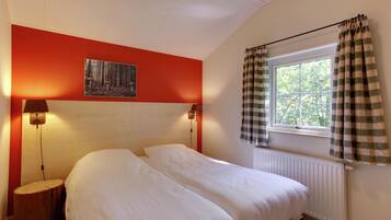 3 bedrooms, individually furnished, bed sheets