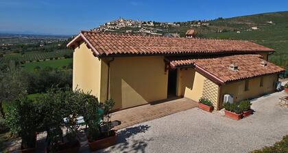Quaint Farmhouse in Trevi With Swimming Pool
