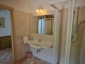 Bathroom | Shower, towels