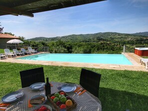 Exterior - Luxurious Villa in Monte San Savino with Hot Tub (Monte San Savino)
