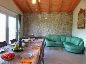 Dining - Luxurious Villa in Monte San Savino with Hot Tub (Monte San Savino)