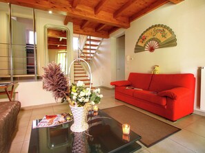 Living room - Luxurious Villa in Monte San Savino with Hot Tub (Monte San Savino)