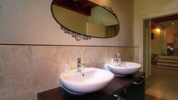 Villa | Bagno | Combinazione doccia/vasca, asciugamani