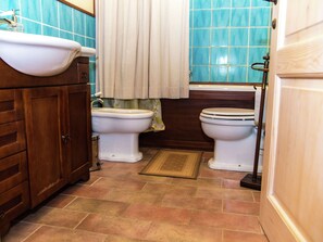 Villa | Bathroom - Cozy Holiday Villa in Grosseto With Swimming Pool (Grosseto)