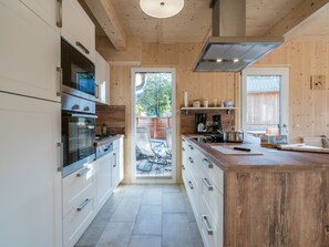 Chalet | Yksityinen keittiö | Syöttötuoli