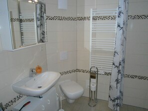Apartment | Bathroom - Charming Apartment in Wischuer With Private Terrace (Biendorf)