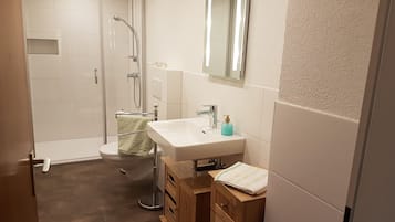 Apartment | Bathroom | Shower