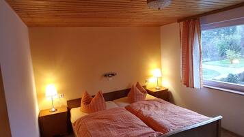 Apartment | 2 bedrooms, individually furnished, bed sheets