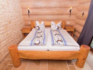 House | 5 bedrooms, individually furnished, bed sheets