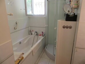 Villa | Bathroom - Villa With Private Pool and Panoramic View (Saint-Paul-Trois-Chateaux)