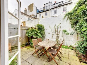House | Balcony - Serene Holiday Home in Hove With Garden (Brighton)