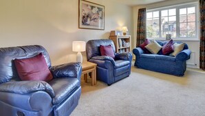 DVD player - Holiday Home With View of the Beach and Private Parking Space (Bideford)