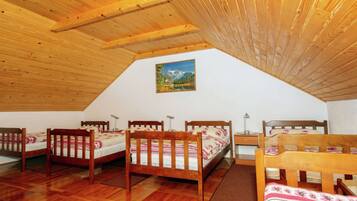 Cottage | 2 bedrooms, bed sheets