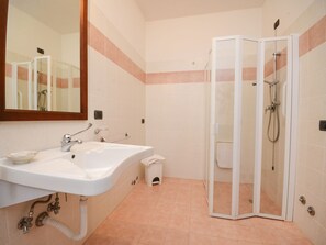 Bathroom - Farmhouse in Pupaggi With Swimming Pool,terrace, Garden, BBQ (Sellano)