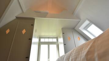 Rumah | 5 kamar tidur dan dilengkapi dengan perabotan berbeda-beda