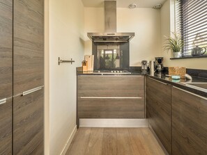 House | Private kitchen | Microwave, highchair