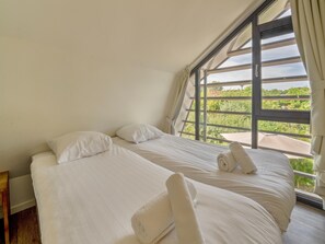 Casa | 3 dormitorios, mobiliario individual, ropa de cama