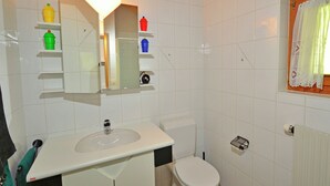 House | Bathroom - Gorgeous Holiday Home in Riddes With Terrace (Riddes)