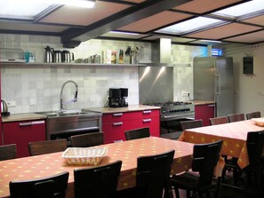 House | Private kitchen | Fridge, microwave, oven, dishwasher - Cozy Holiday Home in Luyksgestel With Garden (Luyksgestel)