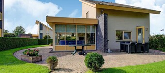 Luxurious Holiday Home in Koudum With Pool