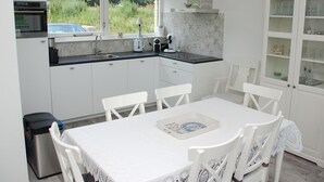 House | Private kitchen | Coffee/tea maker, fridge, microwave, dishwasher - Cozy Holiday Home With a Private Jetty, in Lemmer (Lemmer)