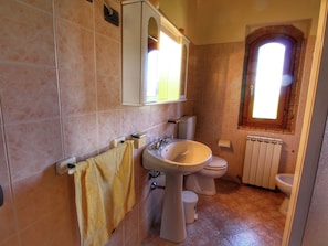 Ferienhaus | Badezimmer | Dusche, Handtücher