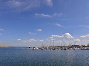 Exterior - Detached Bungalow for 5 People With a Beautiful View of the Marina (Kamperland)