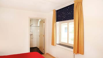 3 bedrooms, individually furnished