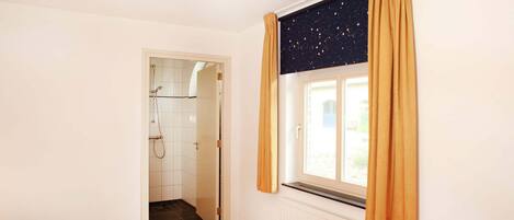 Rumah | 3 kamar tidur dan dilengkapi dengan perabotan berbeda-beda