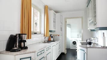 Nhà | Bếp riêng | Máy rửa bát, ghế cao cho trẻ em