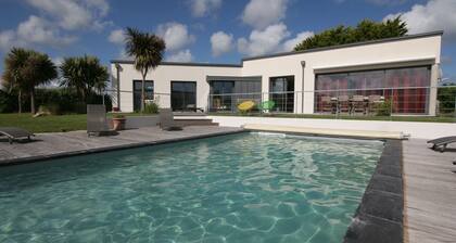Luxurious Villa With Private Pool in Loctudy France