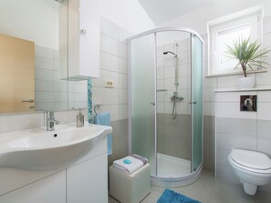 Villa | Baño | Ducha y secador de pelo