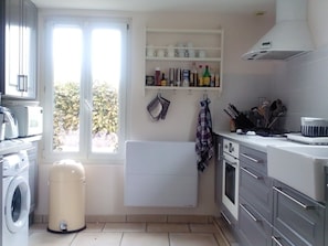 Private kitchen - Cozy Holiday Home in Droyes North France With Terrace (Rives Dervoises)