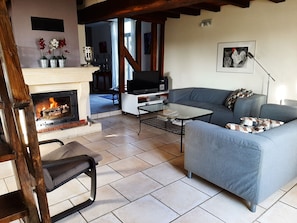 Living room - Cozy Holiday Home in Droyes North France With Terrace (Rives Dervoises)